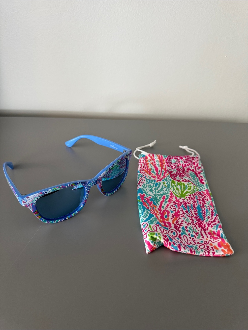Lilly Pulitzer Blue Patterned Sunglasses with Multicolor Pouch